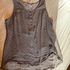 The North Face Large women’s Top Preowned sleeveless